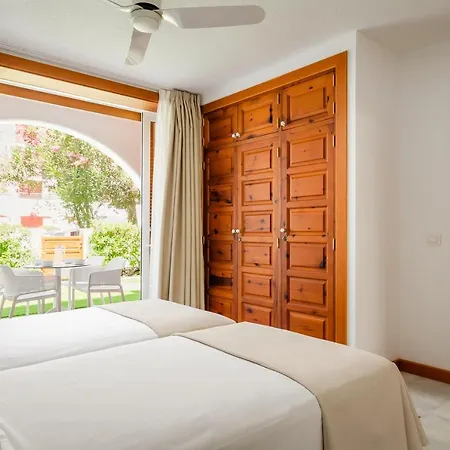 Parque Santiago Iii Official Aparthotel